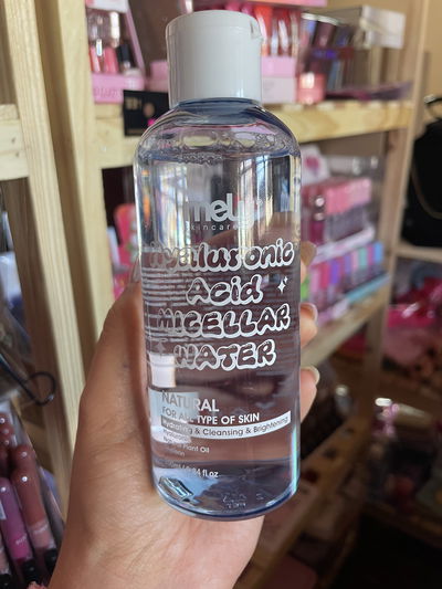 Agua micelar con ácido hialuronico 
