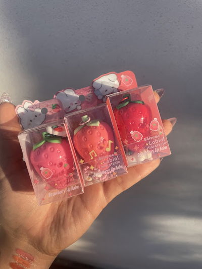 Balsamo frutilla con llavero kawai