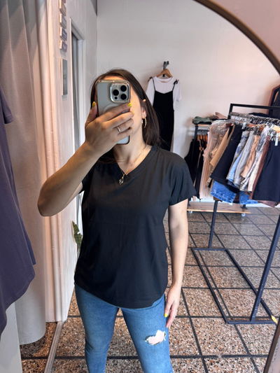 Remera Yenny escote V