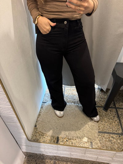 Wide leg negro rígido marca Traviesa