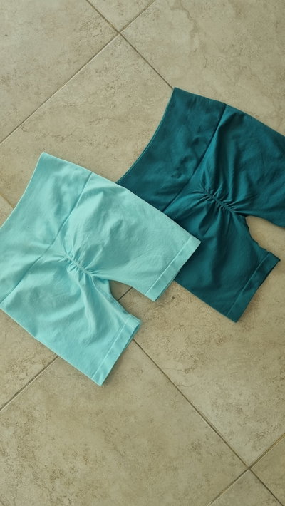 Short deportivo con frunce