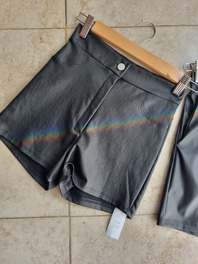 Short engomado BASIC