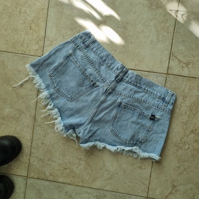 short celeste tiro bajo