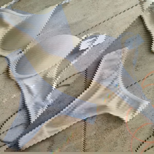 conjunto armado "MORE"