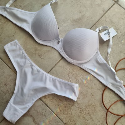 conjunto armado "MORE"