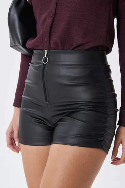 Short engomado frunce lateral-KIRA