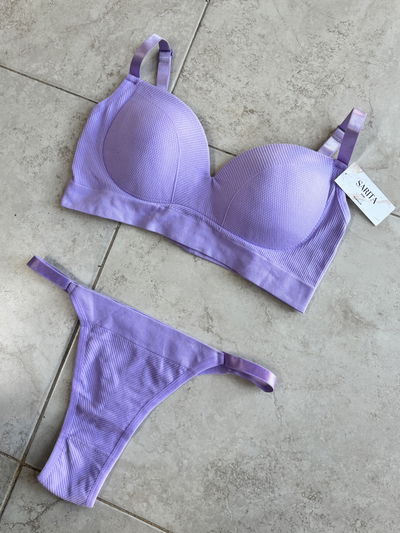 Conjunto deportivo con taza