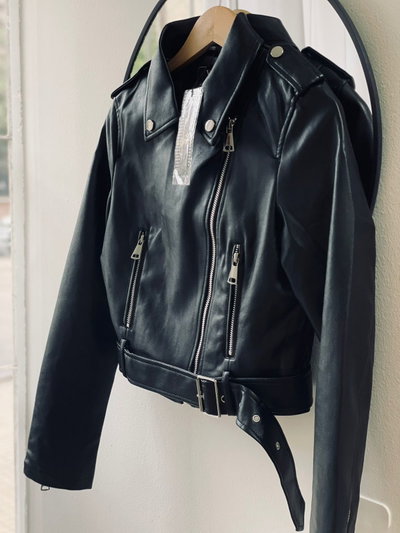 Campera ecocuero con cinto desmontable 