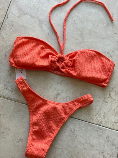 Bikini Strapless Texturada con tiras