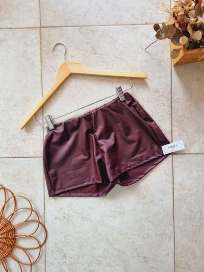 Short cuerina (microshort)