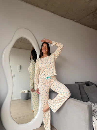 PIJAMA AFRODITA (Amarillo pastel flores)
