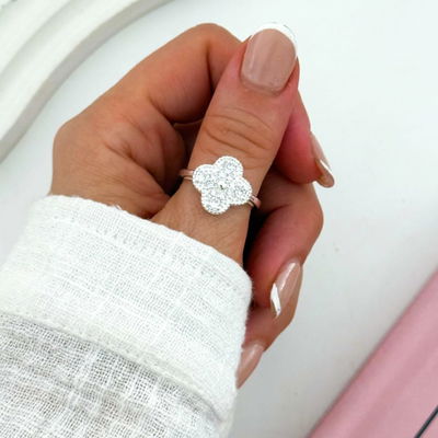 Anillo Modelo Trébol Acero Quirúrgico Blanco Trébol Piedra Blanca Talle 17