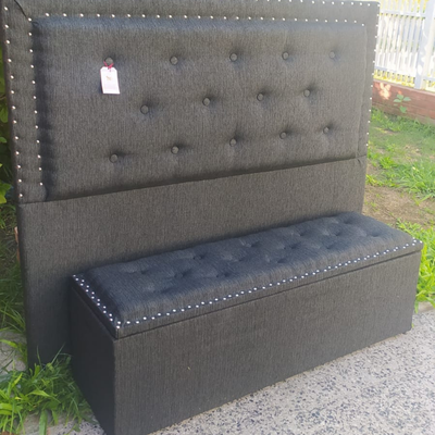 Clasico con botones y dobles fila de tachas 1.60 mts