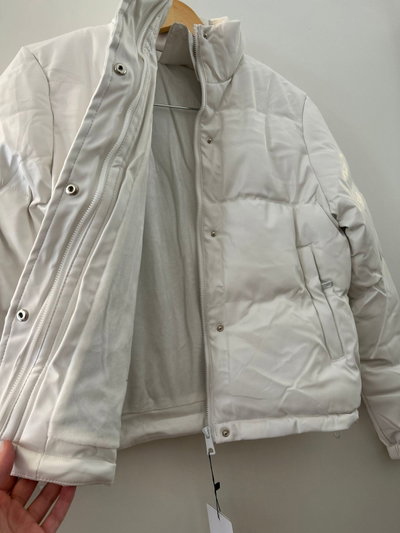 CAMPERA ENGOMADA CON PIEL 