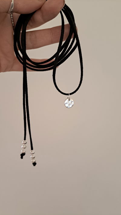 Choker mini chapita.