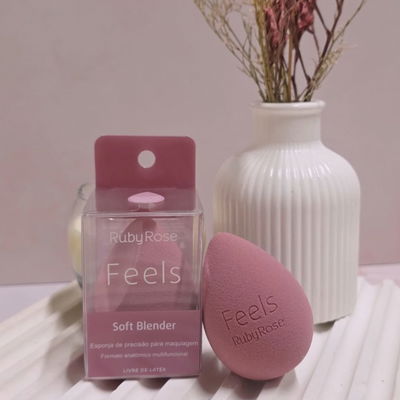 Esponja de maquilllaje Soft Blender Feels Ruby Rose