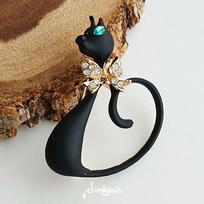 Gato negro ojos verdes