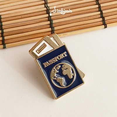 Pin pasaporte viajero