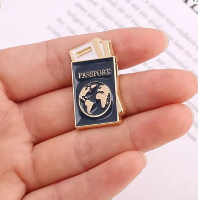 Pin pasaporte viajero