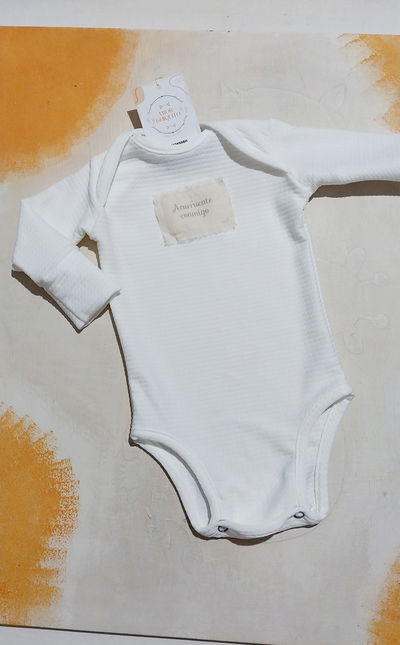 BODY "ACURRUCATE CONMIGO"