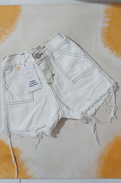 SHORT MOM CRUDO