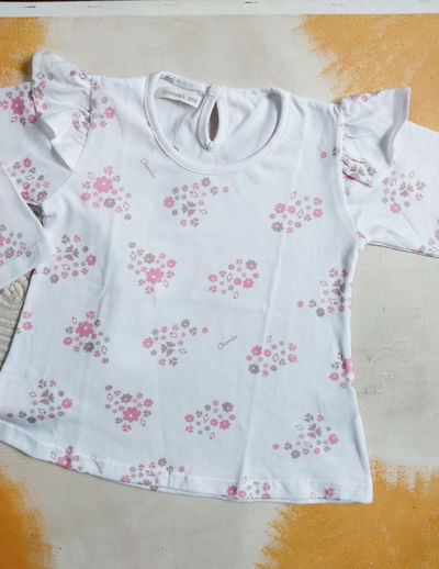 REMERA FLORES BLANCA