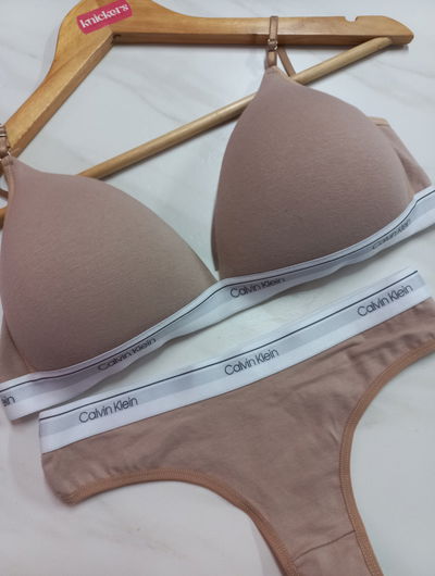 Conjunto Calvin Klein nude