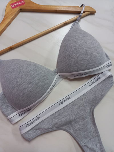 Conjunto Calvin Klein gris