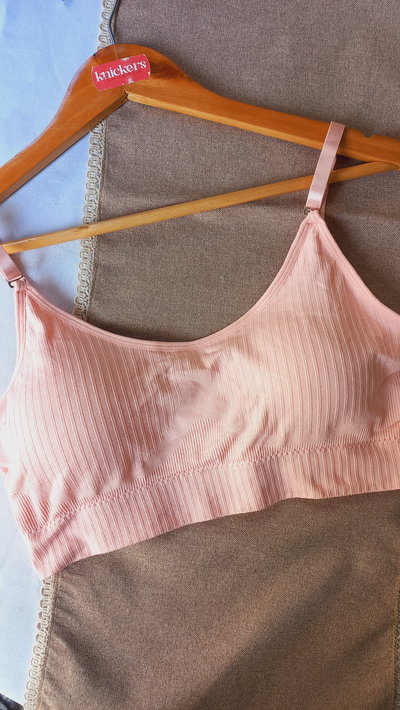 Top deportivo con tazas 