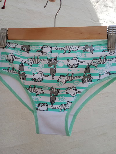 Bombacha de nena algodón estampada verde