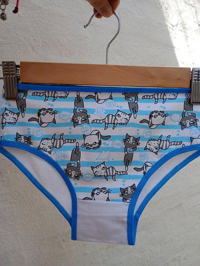 Bombacha de nena de algodón estampada celeste