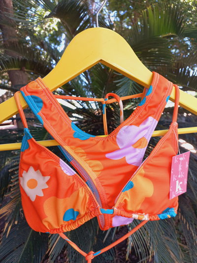 Bikini triángulo naranja
