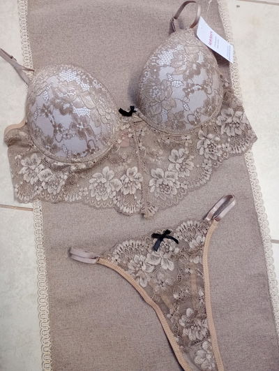 Conjunto de encaje nude 
