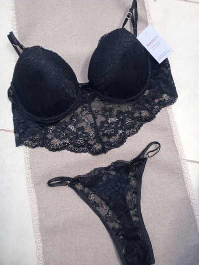 Conjunto de encaje negro