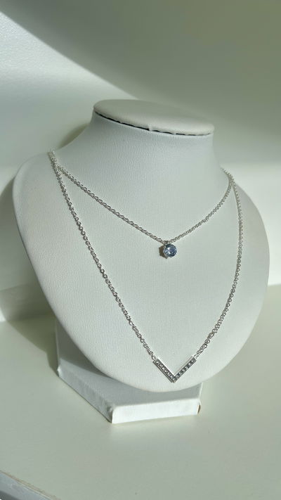 Collar doble V