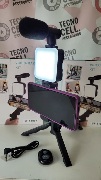 TRIPODE CON LUZ LED Y MICRÓFONO 