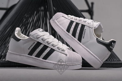 Adidas Superstar