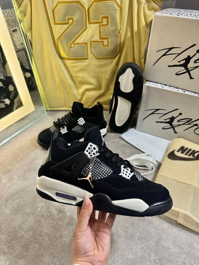 Jordan 4 Thunder