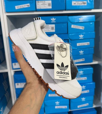 Adidas ADI RUN línea negra 