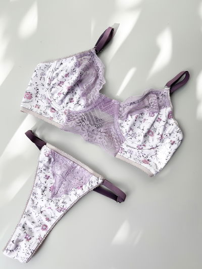 Conjunto Emilia flores