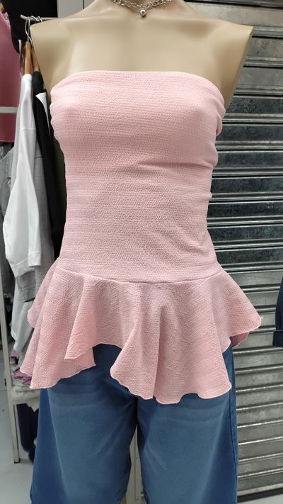 Top strapless con volado