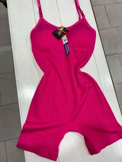 Catsuit corto talle M/L - sin levanta cola 