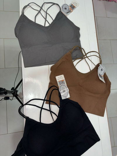 Crop tops cruzados