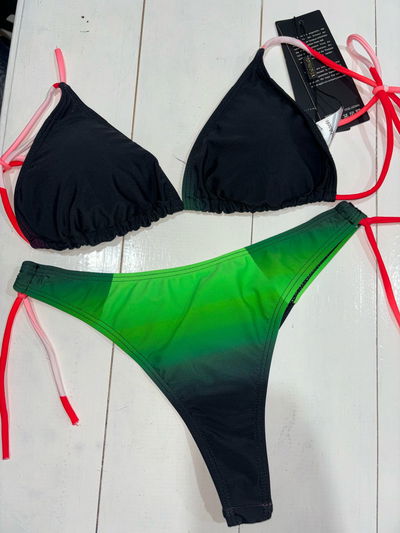 Bikini triangulito con tazas removibles - negra talle M
