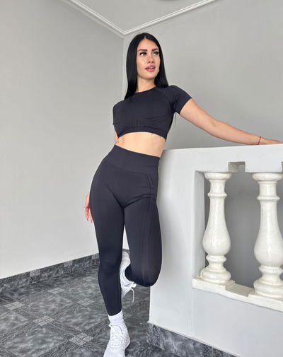 Conjunto Calza Push Up + Remera Crop