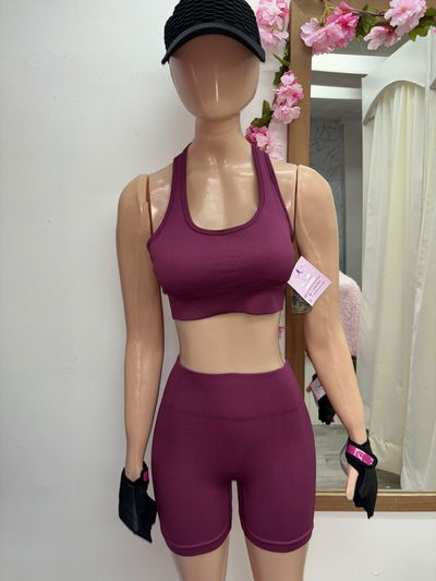 Conjunto top cuello halter + short con frunce | bordo