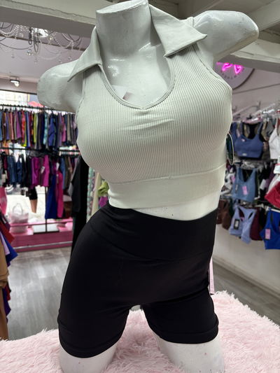 Crop top tipo “chomba” | Gris “off white”