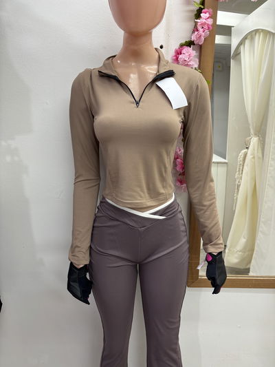 Crop Top Manga Larga - cierre frontal | Moca