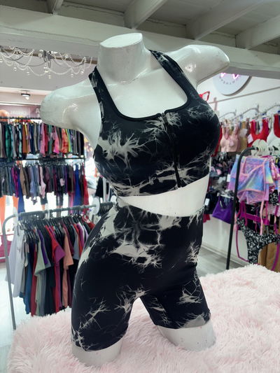 Conjunto top espalda abierta + short con frunce | negro batik gris