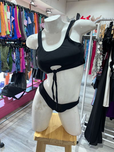 Bikini top con tazas removibles + colaless/vedetina | negro